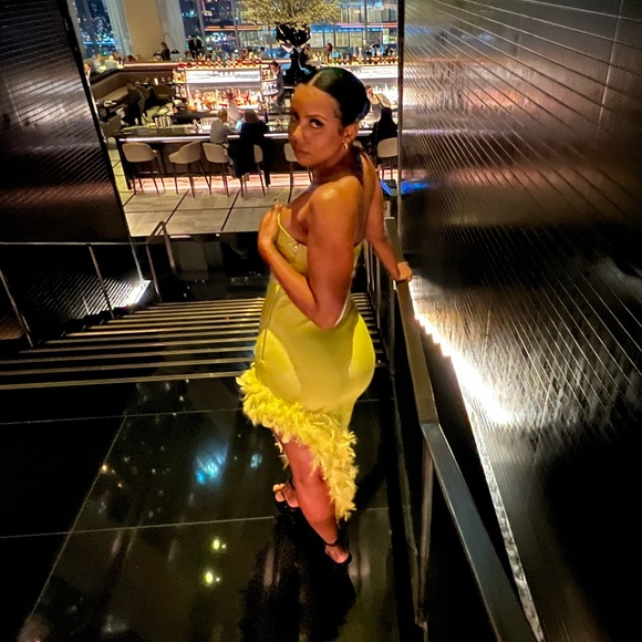 Beautiful chartreuse dress, only worn once. In mint condition. - Picture 2 of 6